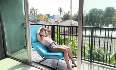 【中文字幕】劇情演繹網黃「Cherrycat1108」【第8彈】露天泳池真空露出，炮友看硬了回房就干我