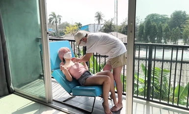 【中文字幕】劇情演繹網黃「Cherrycat1108」【第8彈】露天泳池真空露出，炮友看硬了回房就干我