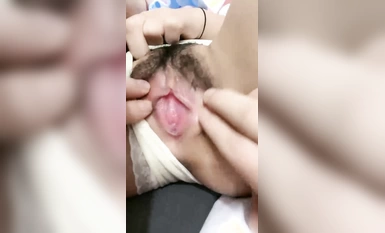 The maid dresses the petite beauty girl [Xiao Yi's so boing boing] passionate battle head cover man! Panties open to look at the tender pussy, rubbing the hole with the hanging for penetration, riding position with a burst of output, condomless internal e