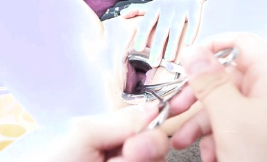 国家生産文字サークル王レベル女性選手下半身開発天井膣リング少女[李小桃]プライベート撮影第五部：子宮開発の暴力、子宮頸部クランプを子宮に挿入し、3本の金属棒の子宮に挿入し、最後に直接変形子宮に挿入！