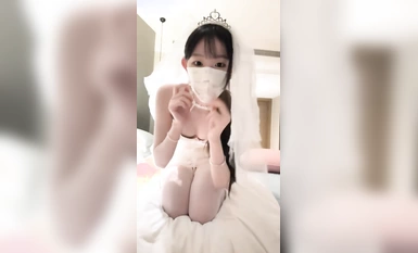 11月重磅下海新人少女【18歲純欲少女蘿莉】身材超級棒，170CM高挑身材大長腿，非常嫩！炮友不給力，插一會就泄氣了