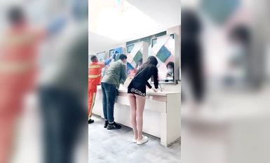 Qianqian mendedahkan dirinya dalam pelbagai cara di luar rumah di hadapan orang lain (5)