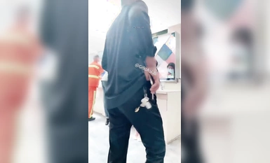 Qianqian mendedahkan dirinya dalam pelbagai cara di luar rumah di hadapan orang lain (5)