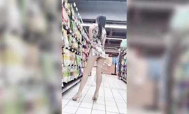 Qianqian bộc lộ bản thân theo nhiều cách khác nhau ở ngoài trời trước mặt người khác (7)