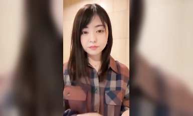 [แชทสด] ถ่ายสมาร์ทโฟน! เรื่องราวทั้งหมดของพี่สาวสมัครเล่นสุดน่ารักที่เซลฟี่หน้าคมและช่วยตัวเองในห้องน้ำส่วนตัว! ผู้หญิงก็เงี่ยนเหมือนกัน! แส้