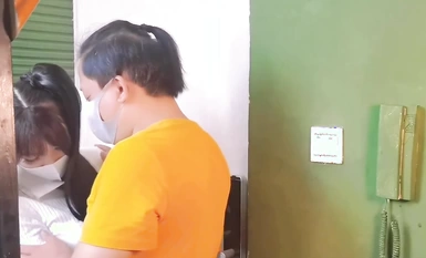 Gadis JK ekor kembar [Bayi Sayang] makan ayam dan gerak kaki, pemiliknya sangat hebat, saya tidak tahan lagi, ayuh, merangkap untuk saya, dia berkrim tanpa kondom dalam pelbagai posisi