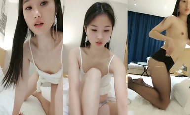 - Một cô gái mới [Spicy], dáng người mẫu, làn da trắng nõn, ngoại hình ưa nhìn, khá hiểu đàn ông, vòng eo đung đưa và cặp mông đào đập thẳng vào màn ảnh (4)