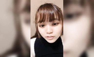 【無修正ライブチャット】販売元削除済！ロング茶髪スマホ自撮り可愛い素人女子がブラ取っておっぱい見せ！パンツも脱いだらパイパンお○んこが真っ黒！画質◎