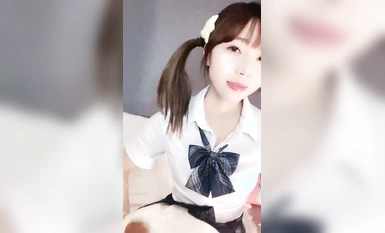 19歲校園女神【小迷糊喲】白虎穴一線天饅頭逼真極品 超清純學妹，百分百愛的感覺，讓你心動了嗎？ (4)