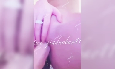 Ang pinakahuling siyam na ulo na katawan na sumasamba sa gintong celebrity Internet celebrity contrast goddess [Jia Duo Bao] ay nagpapakita ng kanyang mukha sa mga pribadong larawan, walang katulad na malalaking suso at matatabang asno, nangunguna, naiint