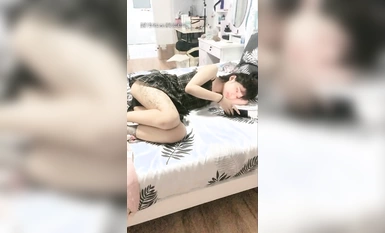 [91 Date Master] Betul-betul bergaul dengan seorang gadis muda yang lahir pada tahun 2000-an dengan tatu sekolah menengah dan kelihatan tampan Dia terus membuat gerakan menggoda sebelum melakukan hubungan seks Selepas makan snek tengah malam, dia dirogol 