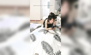 [91 Date Master] Betul-betul bergaul dengan seorang gadis muda yang lahir pada tahun 2000-an dengan tatu sekolah menengah dan kelihatan tampan Dia terus membuat gerakan menggoda sebelum melakukan hubungan seks Selepas makan snek tengah malam, dia dirogol 