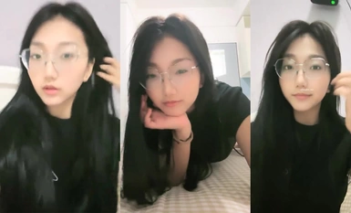 推薦！正宗G奶大學生【班長大人】宿舍酒店樓梯道廁所自慰，極品反差眼鏡婊，玩得真是瘋狂 (3)