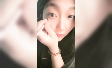 推薦！正宗G奶大學生【班長大人】宿舍酒店樓梯道廁所自慰，極品反差眼鏡婊，玩得真是瘋狂 (9)