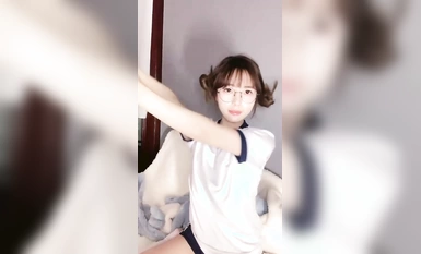 Dewi kampus berusia 19 tahun [Little Confused] Roti Kukus Baihuxunxiantian adalah gadis sekolah yang sangat hidup dan sangat tulen Perasaan cinta 100% membuatkan anda teruja? (1)