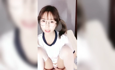 Dewi kampus berusia 19 tahun [Little Confused] Roti Kukus Baihuxunxiantian adalah gadis sekolah yang sangat hidup dan sangat tulen Perasaan cinta 100% membuatkan anda teruja? (1)