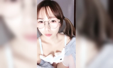 Dewi kampus berusia 19 tahun [Little Confused] Roti Kukus Baihuxunxiantian adalah gadis sekolah yang sangat hidup dan sangat tulen Perasaan cinta 100% membuatkan anda teruja? (1)