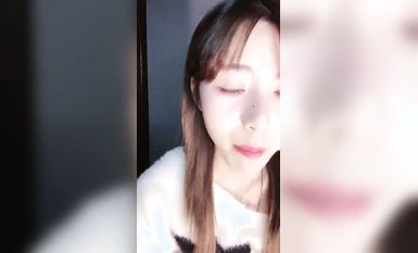 19歲校園女神【小迷糊喲】白虎穴一線天饅頭逼真極品 超清純學妹，百分百愛的感覺，讓你心動了嗎？ (3)