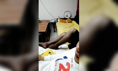 บ้านแสนหวานระหว่างแม่ลูกกลายเป็นถ้ำแห่งการร่วมประเวณีระหว่างพี่น้อง [Oedipus] เติมยาลงในน้ำเดือด หลังจากที่เธอหมดสติ เธอก็เปลื้องผ้าและอุ้มเธอเข้าไปในห้องนอน ! (5)