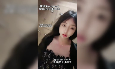 TS「彭知熙（柚子）」跟姐妹坐車勾引計程車師傅 問師傅那裡有男澡堂可以去 想不想玩人妖 對白有趣