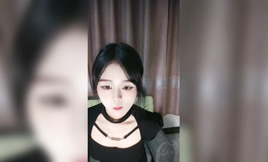 剛成年小妹妹，神似楊超越，【小易的so啵啵】讓人心動，還會一字馬，粉嫩可口 (4)