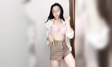 重磅核彈，20小時大禮包極品良家【夏天的童話】合集(12天)，淫盪眼鏡姐姐的誘惑，極品反差婊，好騷啊！ (8)