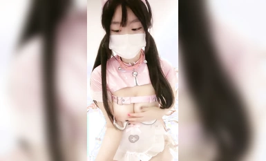 Ang tunay na kagandahang babae [Pineapple Jam] ay mukhang tahimik at dalisay! Sexy na damit na may kambal na nakapusod, maputi at malambot na mga suso at kulay rosas na puki, at ang kanyang malalaking binti ay nakadikit at hinihimas, lubhang nakatutukso