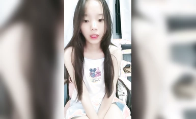 清純少女自慰自拍