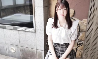 高顏值清純JK萌妹吃雞啪啪【FC2-PPV-2351692】小粉乳白虎穴 被小哥哥無套輸出 內射灌滿小穴 純純欲欲的眼神太誘人