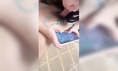 การติดตามผลการร่วมประเวณีระหว่างน้องสาวและน้องชายของ Haijiao God [น้องสาวผู้ให้กำเนิดที่สามารถพ่นได้] กลับมาอีกครั้ง! น้องสาวประเภทพี่สาวแสนสวยที่สูง 165 ซม. บังคับให้พี่สาวของเธอในขณะที่เธอเล่นเกม จู่ๆ แม่ของฉันก็กลับมาระหว่างเล่นเกม เธอแอบเข้าไปในห้องตอ