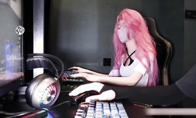 清純反差女神 大長腿小姐姐〖Cola醬〗在線陪玩因技術太菜輸了游戲，只能用身體來安撫客戶，為了五星好評甘願獻身