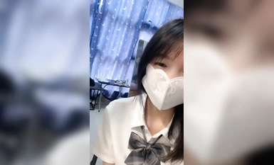 私はそれをお勧めしたいと思います！ちょうど大学生の美しい胸と別れ、800銃を収集することはあまりにも多くはありませんが、右[ミスパニック張]超美乳、女の子の息が顔に来た、開発は本当に良いことができます！ (2)