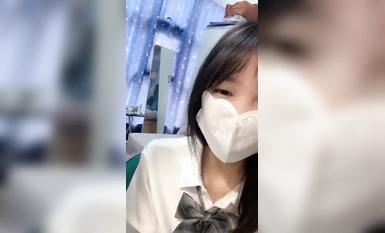 私はそれをお勧めしたいと思います！ちょうど大学生の美しい胸と別れ、800銃を収集することはあまりにも多くはありませんが、右[ミスパニック張]超美乳、女の子の息が顔に来た、開発は本当に良いことができます！ (2)