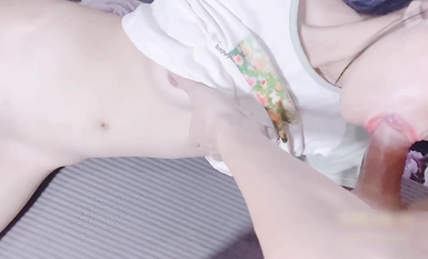 Gadis cantik yang muda dan bertenaga [sskok16] Si comel kecil yang lahir pada tahun 00-an telah membesar dan si perempuan murahan itu disetubuhi oleh ayam besar itu. Dia mengangkat kakinya yang cantik dan memasukkan kemaluannya dan terus memasukkannya ke 