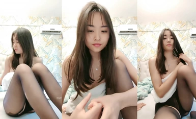 新人のピュアな女子校生を犯しまくった【いたずらクマクマ】無知でキュートな青少年は無敵、妖精の乙女の吐息は遮ることができず、様々な体位の嵐の栓の彼氏によって、とてもクールで美しい！ (1)