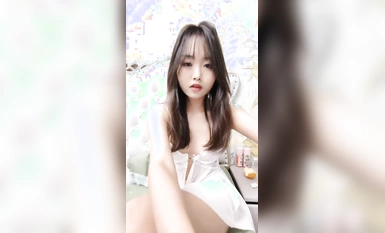 新人の純粋な女子校生が犯された【いたずらクマクマ】無知でキュートな青春無敵の妖精少女の吐息は、誰もブロックすることはできません、様々なジェスチャーの嵐のプラグのボーイフレンドによって、とてもクールで美しい！ (5)