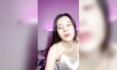 年底極品多，又來了一個大美女【小秘書】王祖賢和楊冪的結合體，一點兒都不見外，脫得那叫一個順暢直接！