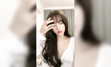 女神降臨，明星氣質頂級身材，人氣大美人【小福貴兒】罕見大尺度，裸艷舞誘惑、道具紫薇、無套啪啪，高潮臉爽死人 (3)