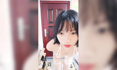 19歲的美胸學生10小時，為了學費下海了【甜甜真可愛】湖南小仙女，白嫩發育好，楚楚可憐的小眼神麻了(1)