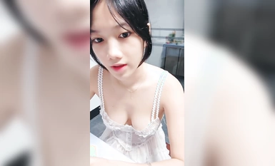 19歲的美胸學生10小時，為了學費下海了【甜甜真可愛】湖南小仙女，白嫩發育好，楚楚可憐的小眼神麻了(3)