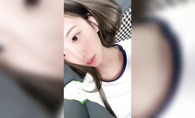 Kecantikan sekolah dewi kecantikan teratas [gadis sekolah Guangzhou] bertukar dari hijau kepada lucah dan menggoda di dalam laut! Penampilan yang sangat baik, pinggang yang ramping dan kaki yang cantik, dekat dengan pukinya yang ketat, kecantikannya cukup