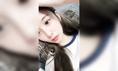 Kecantikan sekolah dewi kecantikan teratas [gadis sekolah Guangzhou] bertukar dari hijau kepada lucah dan menggoda di dalam laut! Penampilan yang sangat baik, pinggang yang ramping dan kaki yang cantik, dekat dengan pukinya yang ketat, kecantikannya cukup