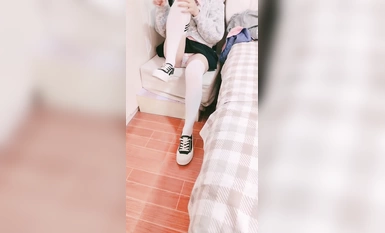 Gadis Comel Kawaii Harimau Putih [Lori Jiuer] nampaknya seorang gadis sekolah rendah yang pendiam dan berkelakuan baik, tetapi secara diam-diam ialah gadis nakal bapanya Adakah bapa menyukai gadis yang berkelakuan baik dan kontras ini? anak jalang ayah