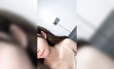 這才是真正的校花【廣州大學生】明星來了甘拜下風，清純指數極高，這小姐姐好甜呀，逼逼好粉嫩(1)