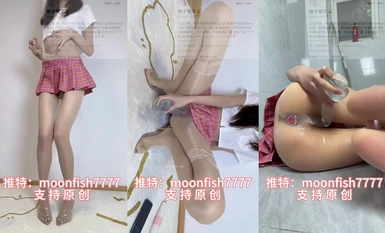 12月最新流出、Twitterの新人は非常に長い脚スリムバーンビッチ【オレンジオレンジ】VIP福祉プライベート撮影、JKの服の小道具Ziwei肉のシルクを穴にオーガズム潮吹き黒シルク露出サイドウォークのおしっこ（2）の多くを吹く