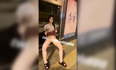 Bộ ảnh riêng tư đắt giá của nữ thần với ngoại hình và thân hình hoàn hảo, khỏa thân nhảy múa trong rạp chiếu phim, siêu thị và nhà trọ. Điều quan trọng là cô ấy dám lộ mặt.