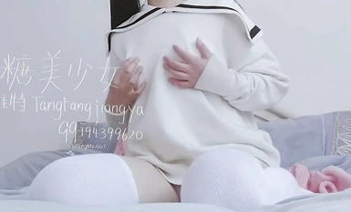 極品00後小仙女【糖糖美少女】合集，嬌小可愛粉嫩無毛小嫩逼 活力四射，纖纖美腿玲瓏身段 私拍福利合集（1）