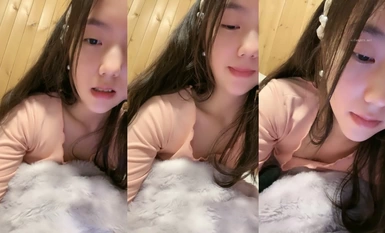 Di sini datanglah kecantikan sekolah yang paling tulen [Wan'er], puki yang sangat lembut, dia kelihatan seperti dia masih dara, dengan wajah yang cantik, dan dia perlahan-lahan menjadi basah, ia mengujakan dan cantik! (5)