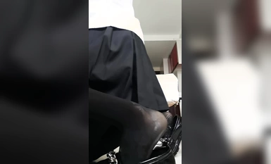 美腿玉足小可愛【小琪琪文文】足交爆射，美足誘惑！淫語挑逗射滿腳底，龜責榨精裸足絲襪推油精射 (5)