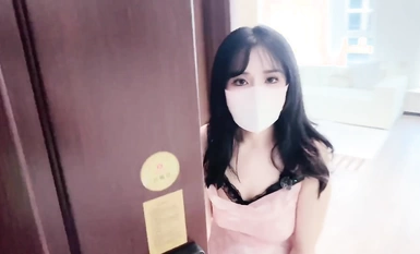 Ang big breasted beauty ay kumakain ng titi at nakikipagtalik [Sakura Taotao] Ang kalapating mababa ang lipad ay may napakaraming katas, ang malaking titi ay kumportable at sinisiraan ako hanggang sa mamatay Ang dilag na inupahan para makipagtalik at gina